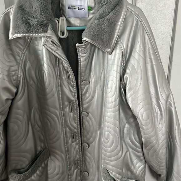 The 60 Cosmo Faux Fur Coat - Picture 7 of 8